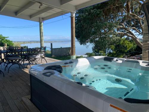 Facilities, Large riverfront home with spa and stage in Te Kopuru