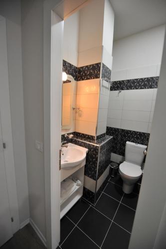 Photo - Rose Garden Hotel