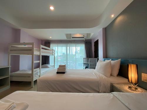 room detail thumbnail 1