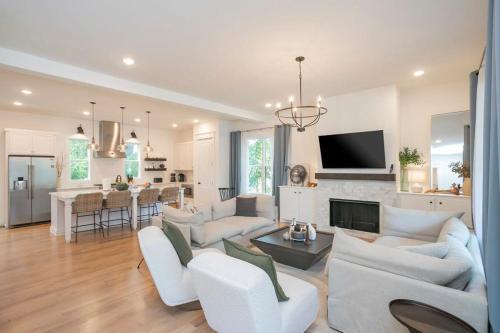 Custom Home Office Suite Game Room & Fire pit in Nashville, USA