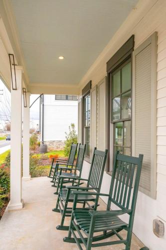 Five Block Walk From Historical Downtown Franklin in Franklin, USA
