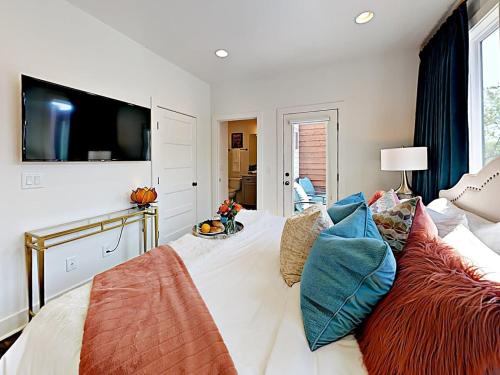 2 6 Miles to DOWNTOWN End Unit FREE PARKING in Nashville, USA