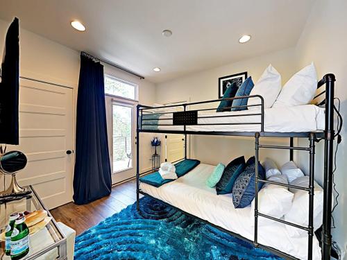 2 6 Miles to DOWNTOWN End Unit FREE PARKING in Nashville, USA