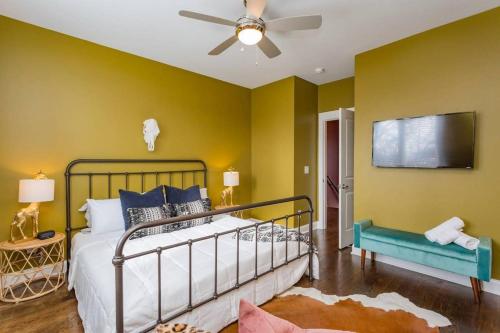 2 5 miles to DWNTN 3 King Beds - Garage Parking in Nashville, USA