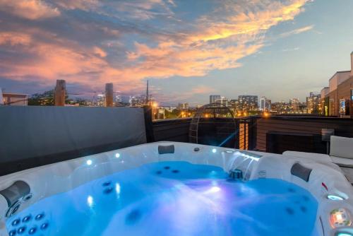 Hot Tub City Views Miami Vibes Nashville Nights in Nashville, USA