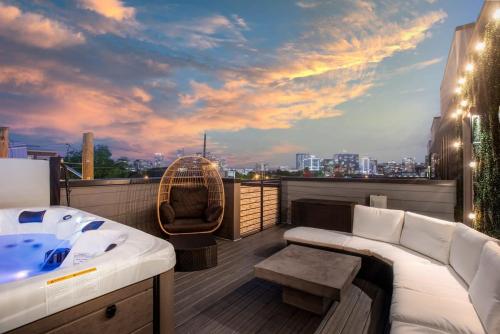 Hot Tub City Views Miami Vibes Nashville Nights in Nashville, USA