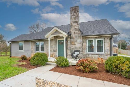Beautiful Cottage in Donelson Close to Opryland in Nashville, USA