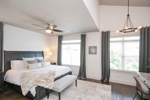 Spacious w Bar & Pool Table & Garage Near Belmont