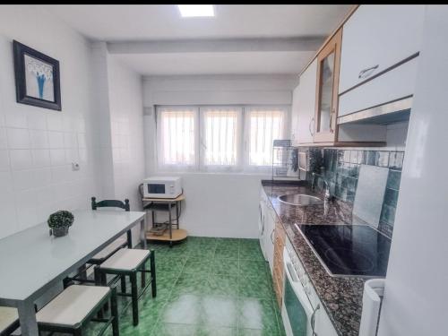 廚房, Apartamento céntrico con Wifi Avilés (Apartamento centrico con Wifi Aviles) in 阿維萊斯