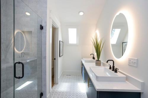 Elegant Space Walk to Belmont & Hillsboro Village in Nashville, USA