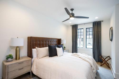 Elegant Space Walk to Belmont & Hillsboro Village in Nashville, USA