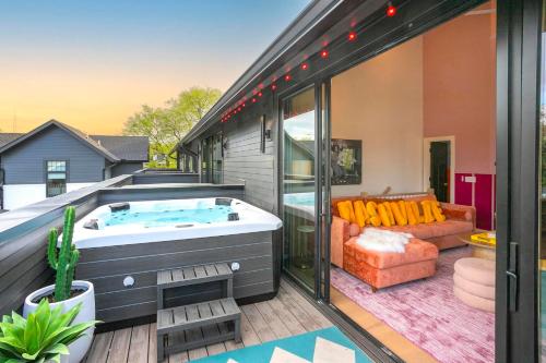 Hot Tub Views on Music Row in Nashville, USA