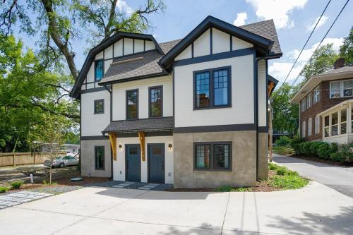 Upscale Stay Walk to Hillsboro Village or Belmont in Nashville, USA
