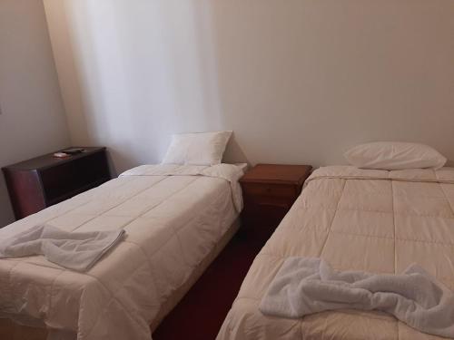 2 twin beds