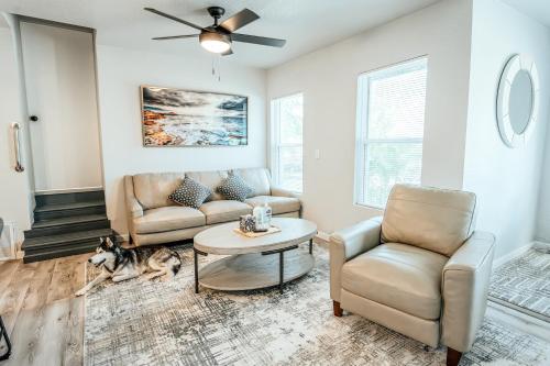 Spacious & Cozy 6br For 14- Lgbtq Friendly Nw38 in Oklahoma City, USA