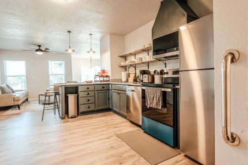 Spacious & Cozy 6br For 14- Lgbtq Friendly Nw38 in Oklahoma City, USA