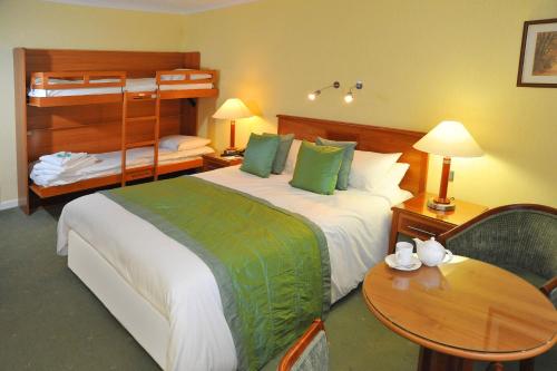 Swindon Blunsdon House Hotel, BW Premier Collection Room Type - Family Room (2 adults + 2 children under 12yrs)