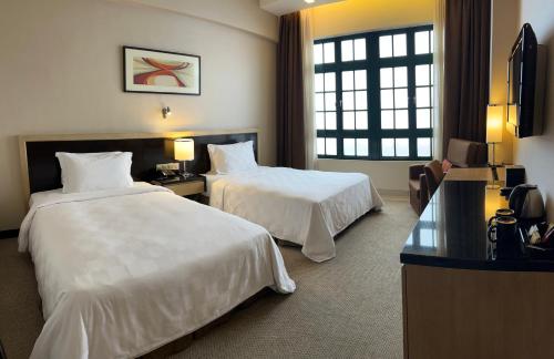 Deluxe Room image 3