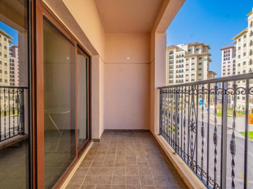 Primestay- 1BR in Al Andalus Tower H - Jumeirah Golf Estates - image 11