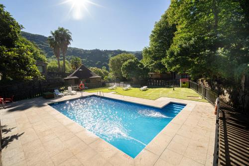 泳池, 埃爾索利塔里奧鄉村民宿 (Albergue El Solitario) in 巴諾斯德蒙特馬約爾