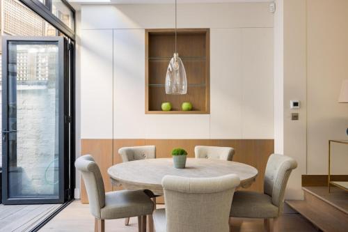 Sunny in Chelsea - Luxurious 3 Bedroom Chelsea Home - image 2