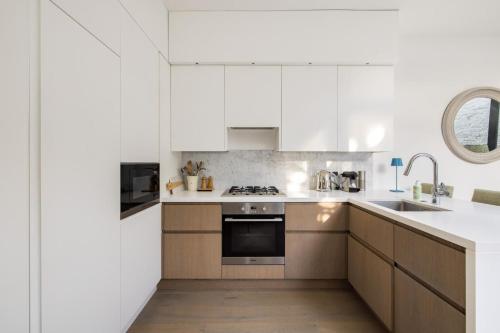 Sunny in Chelsea - Luxurious 3 Bedroom Chelsea Home - image 13