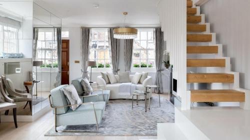 Pocket Full of Pearls 1 Bedroom Duplex Penthouse, Londres