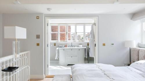 Pocket Full of Pearls 1 Bedroom Duplex Penthouse - image 6