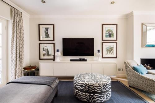 Prince Luxe – 4 Bedroom House in Chelsea - main image
