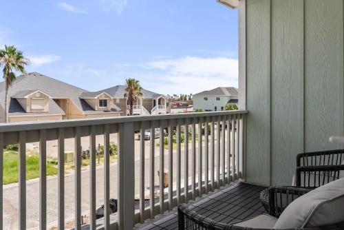 Stylish Townhouse with BBQ, Pool & Near Beach in Corpus Christi, USA