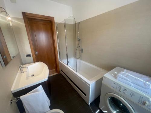 FALCONERA 3 BEDROOMS APARTMENT - Agenzia Cocal - image 4