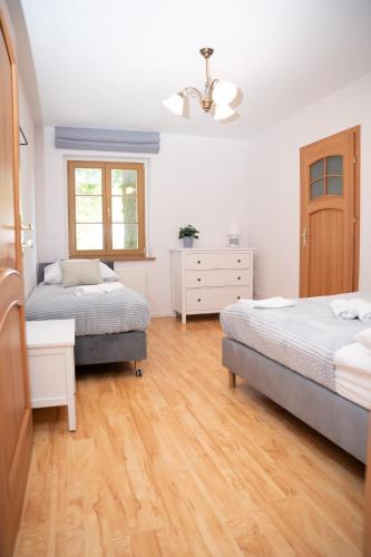 1 double bed, 1 twin bed