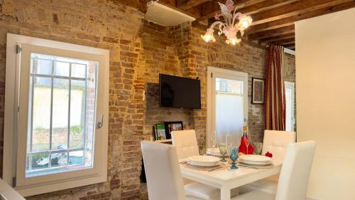 Graceful Venice Barnaba Suite by Ca-Sa Check - image 13