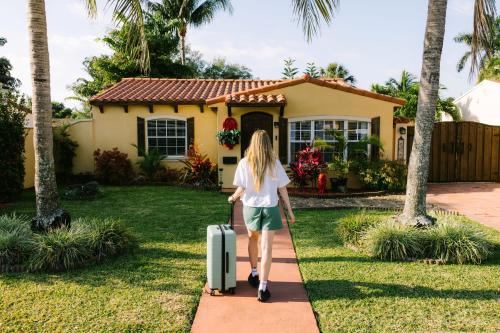 Fun Getaway: Hot Tub, Tiki Bar, Arcade Room in Hollywood, USA