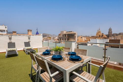 C103 - Sunny Terrace, Old Town Views