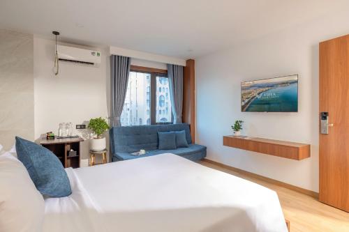 Deluxe Double Room with Side Sea View image 9