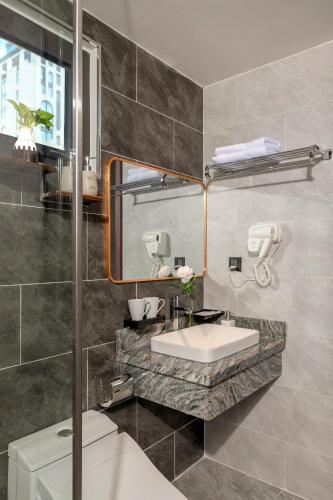 Deluxe Double Room with Side Sea View image 8