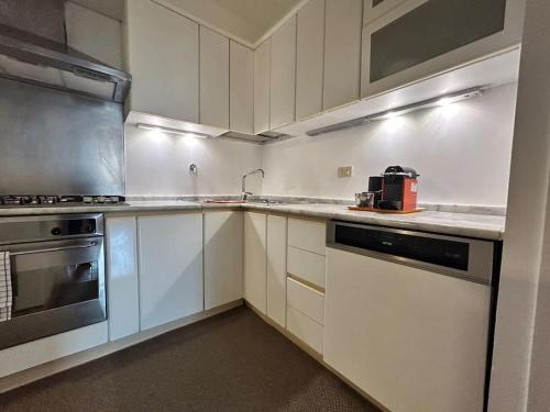Elegant 3 bedrooms apartment Colosseum - San Giovanni, Rome (photo 8)