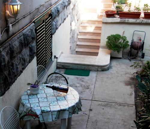 Apartment with garden - Zuvan - image 2