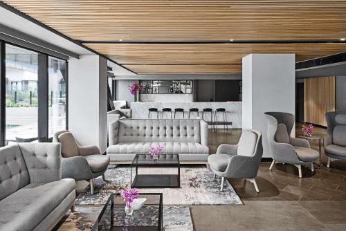 Pub/Lounge, Vibe Hotel Melbourne Docklands near ArtVo