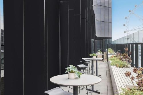 Pub/Lounge, Vibe Hotel Melbourne Docklands near ArtVo