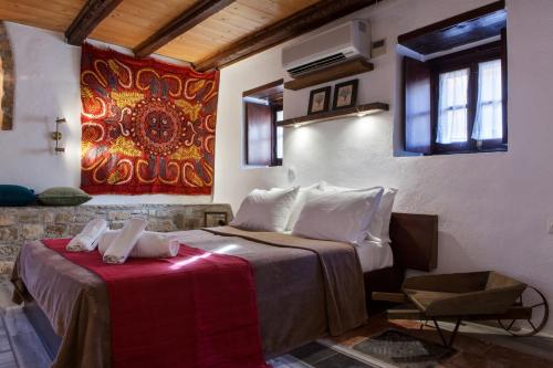 1 double bed, 2 twin beds
