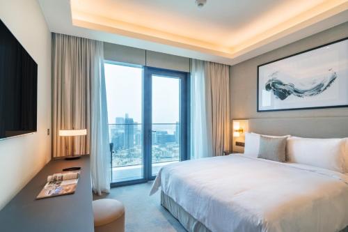 Skyline Symphony 3 Bedroom Apartment I Address Opera Residences I Iconic Burj Khalifa and Fountain Views I by Meerak, Dubai (photo 2)