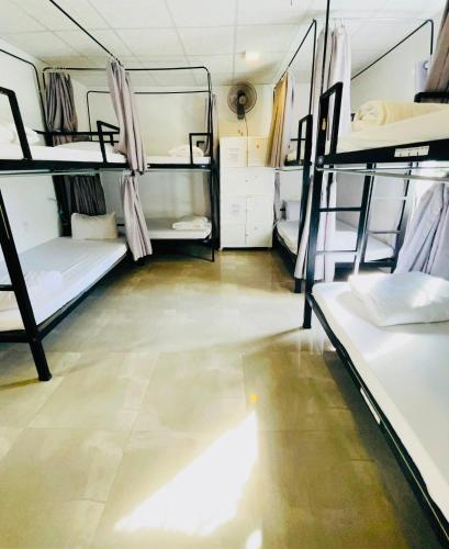 Bed in 8-Bed Mixed Dormitory Room image 5
