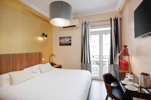 Classic Double Room image 5