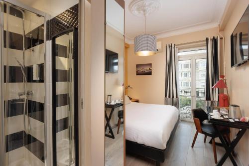 Classic Double Room image 4