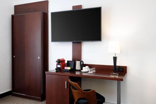 Deluxe Double Room image 3