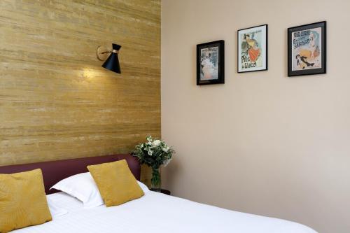 Deluxe Double Room image 7