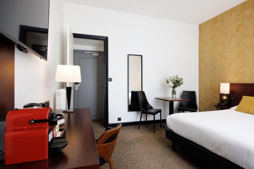 Deluxe Double Room image 5