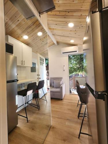 1BD 1BA tiny house with in-unit washer and dryer near Kaiser in Los Angeles, USA
